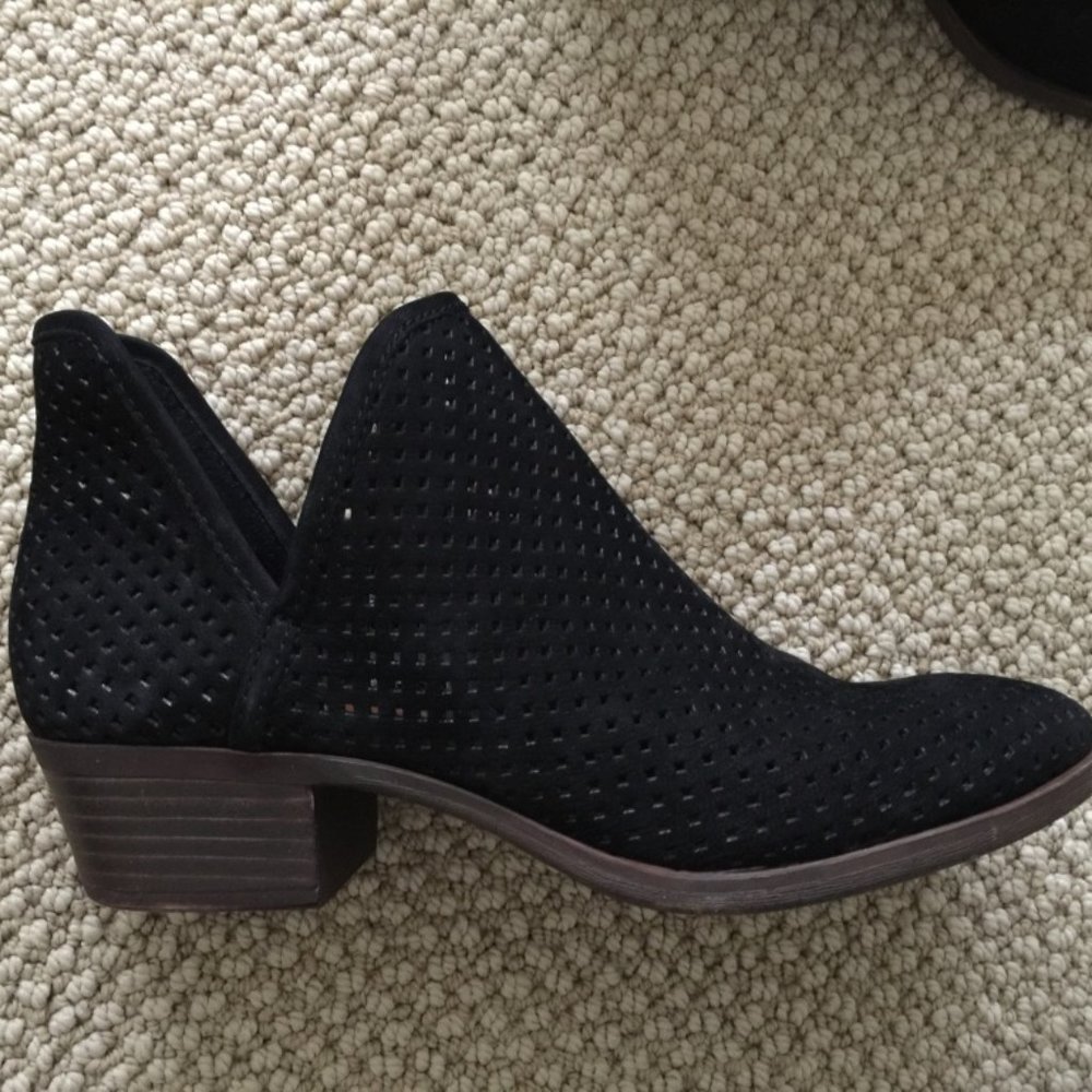 Lucky Brooklin perforated black Booties 8.5/39